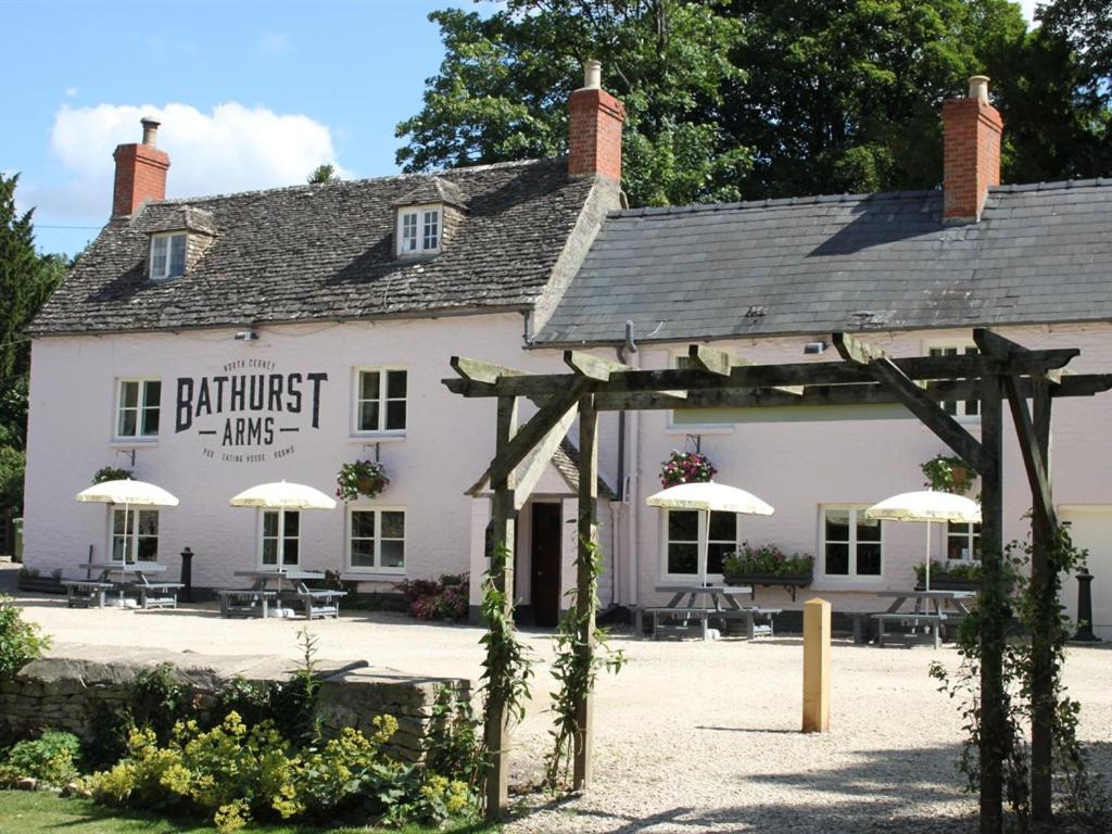 The Bathurst Arms Сайренстер Экстерьер фото